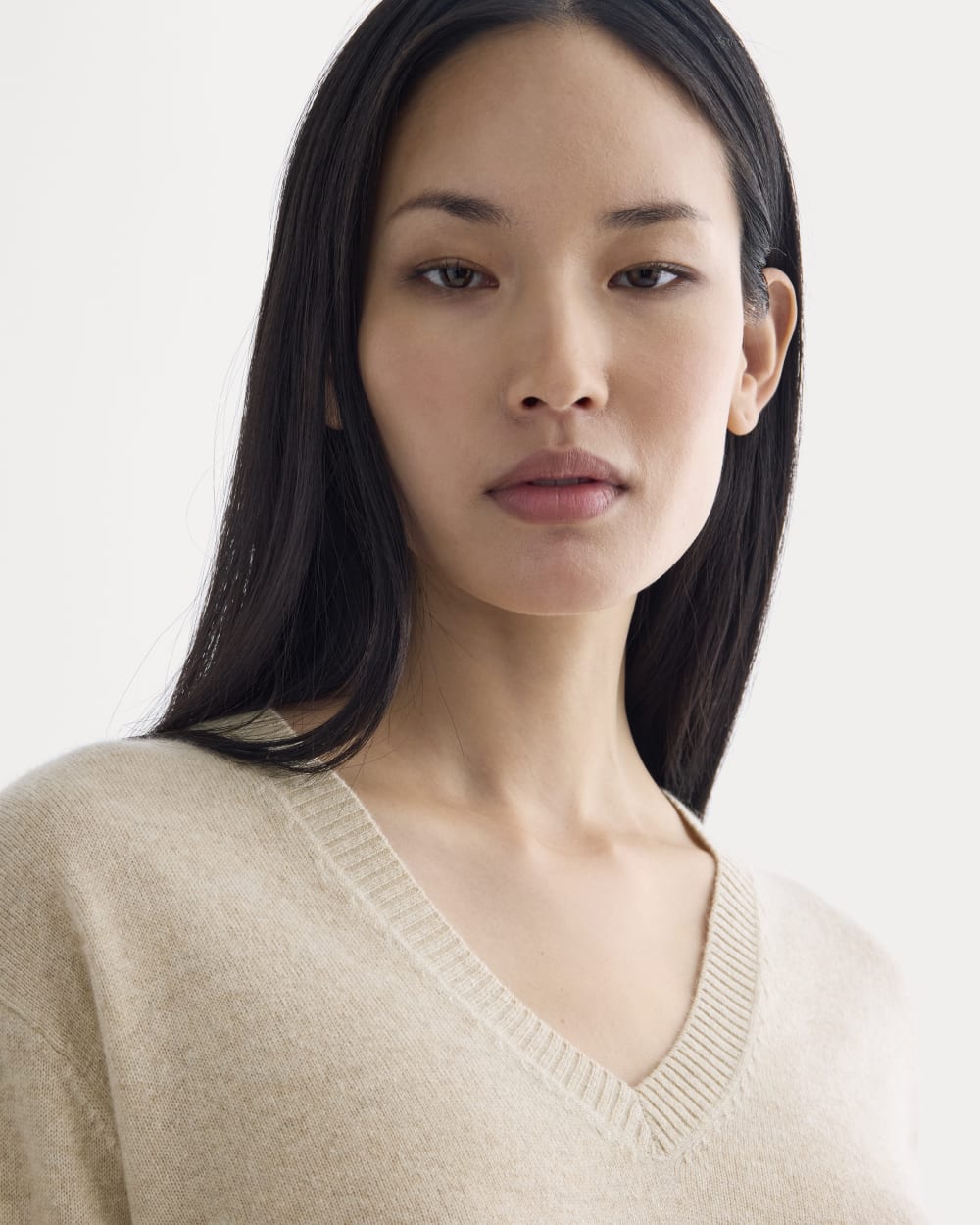 The Classic V in Cashmere | Heather Light Camel - Image 4