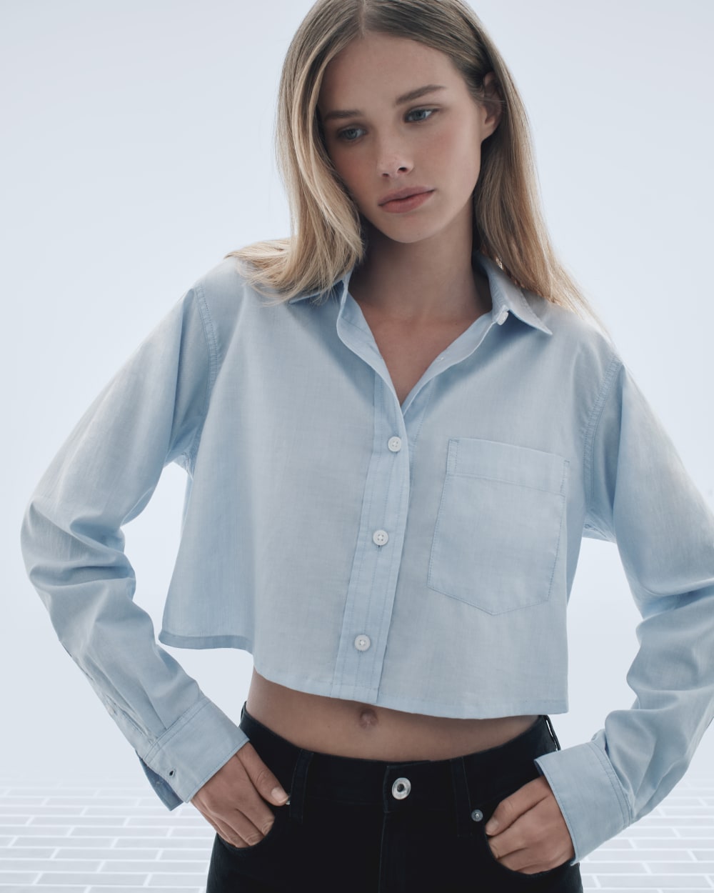The Way-Short Shirt in Silky Cotton | Chambray Blue - Image 7