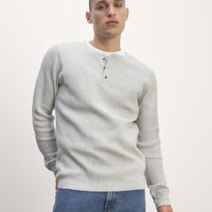 The Waffle Long-Sleeve Henley | Heathered Light Grey