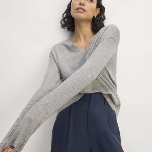 The Classic V in Cashmere | Light Heather Grey