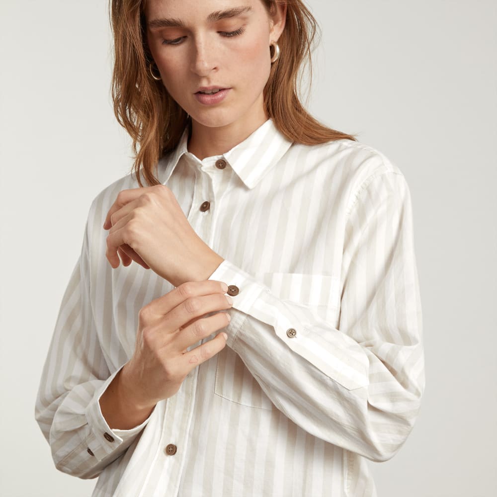 The Way-Short Shirt in Silky Cotton | Sand / White - Image 4