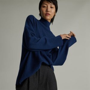 The Cashmere Oversized Turtleneck | Bright Navy