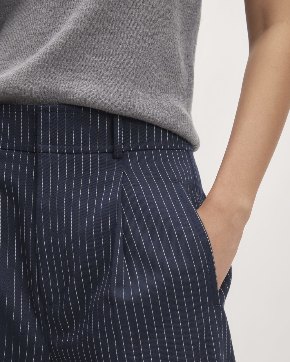 The Draper Pleated Pant in Buttersmooth | Navy / Bone | 30 Inseam - Image 4
