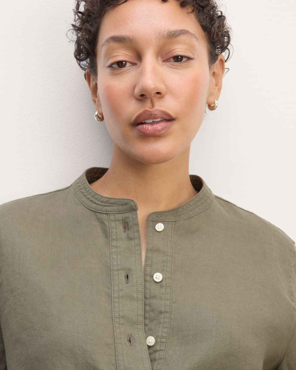 The Henley Shirt in Linen | Kalamata - Image 3