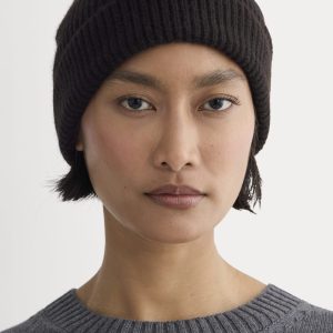 The Cashmere Ribbed Beanie | Black
