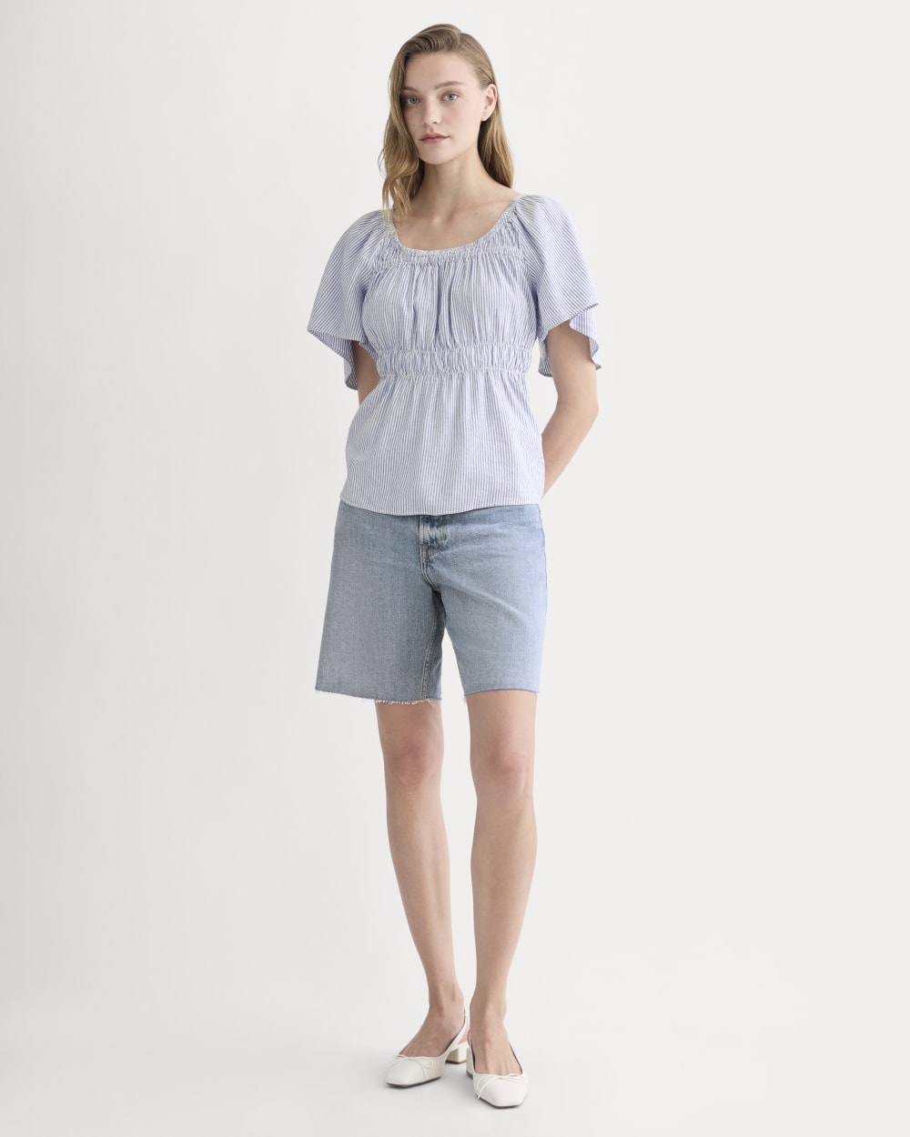 The Flutter-Sleeve Top in Stretch Linen | White / Dutch Blue - Image 3