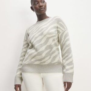 The Alpaca Tiger Jacquard Crewneck | Heathered Grey / Snow