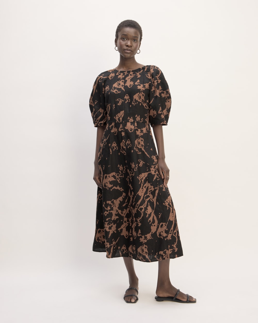 The Linen Short-Sleeve Scoop Midi Dress | Carob Brown Abstract
