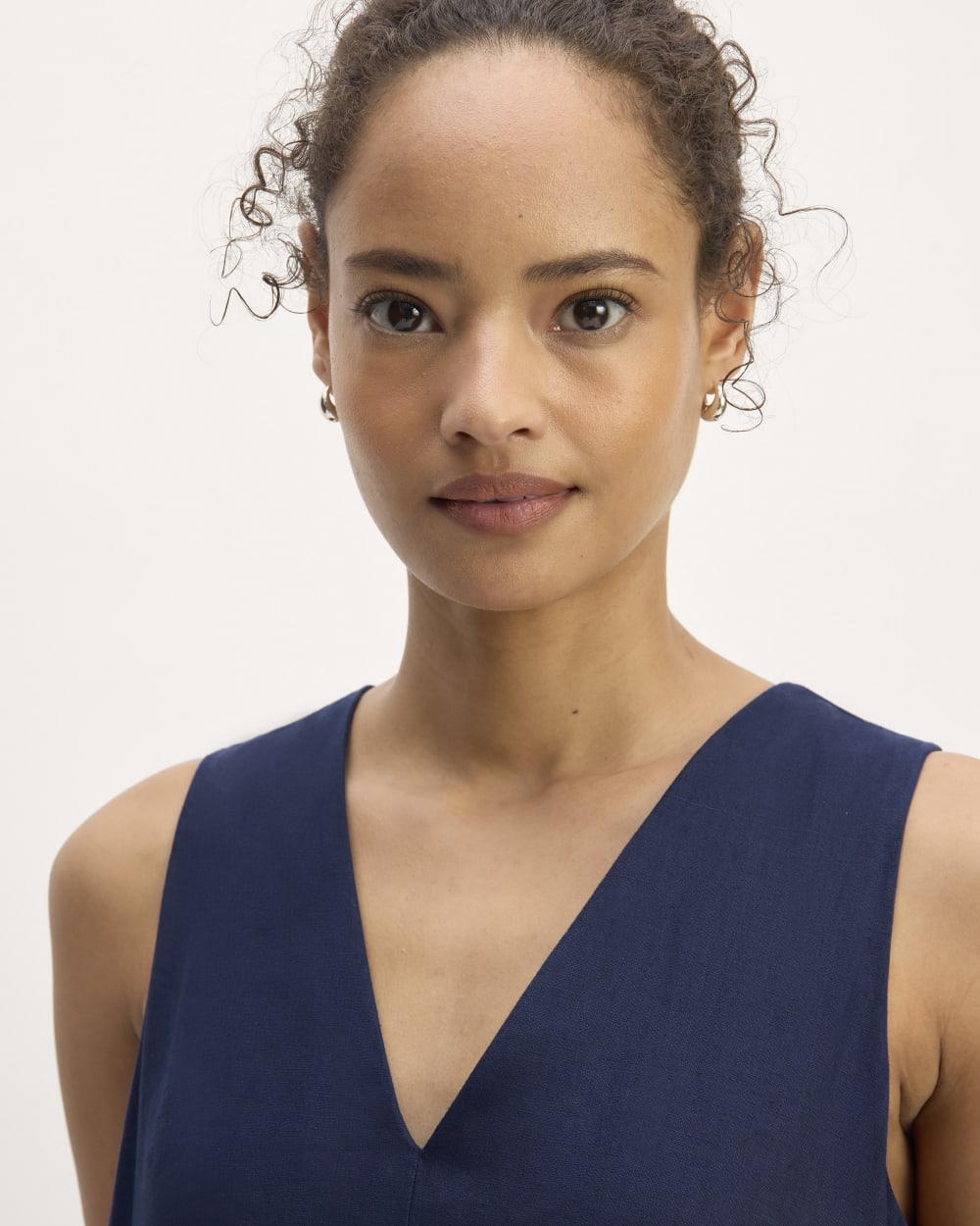 The Linen V-Neck Maxi Dress | Navy - Image 3