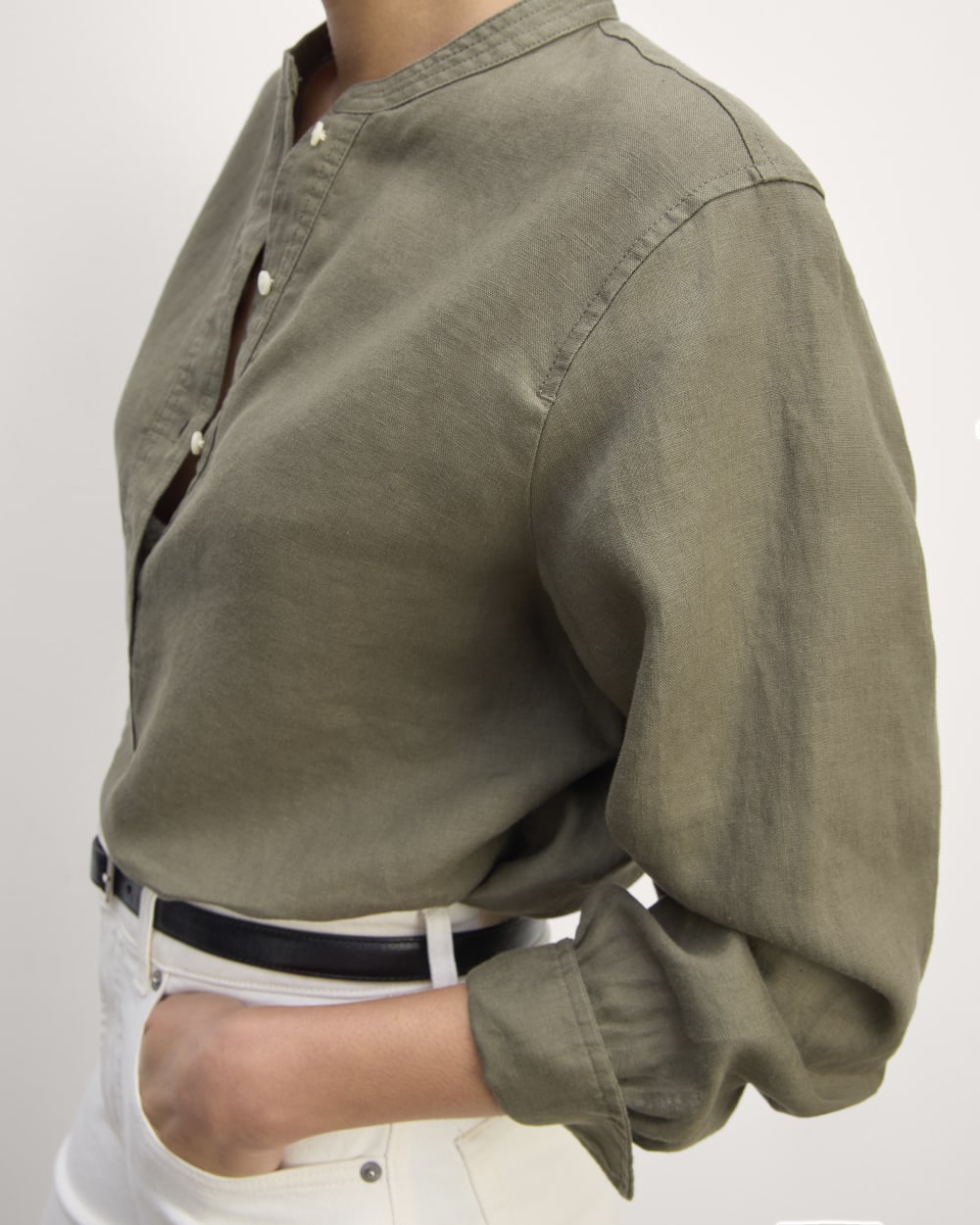 The Henley Shirt in Linen | Kalamata - Image 4